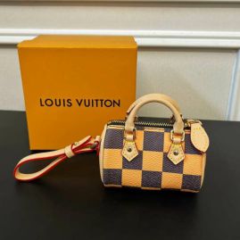 Picture of LV Keyring _SKULVkeyringlyh3212037